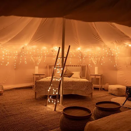 One Mit Pool, Gaestehaus & Glamping Vila