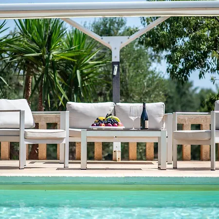 Villa One Mit Pool, Gaestehaus & Glamping Ostuni