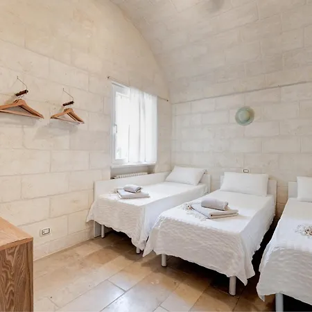 Villa One Mit Pool, Gaestehaus & Glamping Ostuni