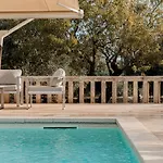 One Mit Pool, Gaestehaus & Glamping אוסטוני