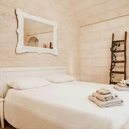 One Mit Pool, Gaestehaus & Glamping * أوستوني
