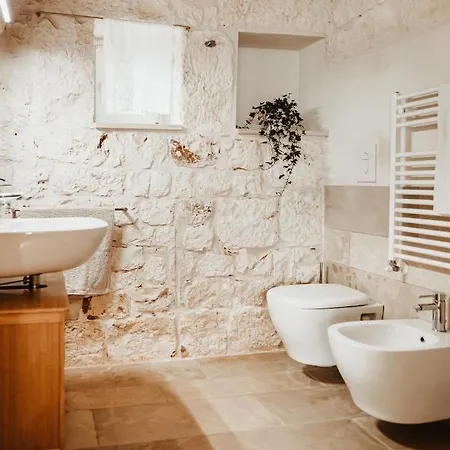 One Mit Pool, Gaestehaus & Glamping וילה