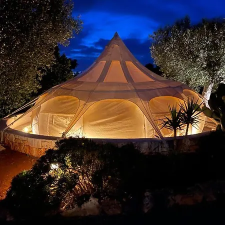 One Mit Pool, Gaestehaus & Glamping فيلة