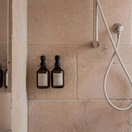 One Mit Pool, Gaestehaus & Glamping فيلة أوستوني