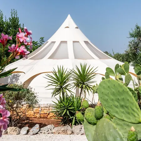 One Mit Pool, Gaestehaus & Glamping וילה *