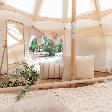 One Mit Pool, Gaestehaus & Glamping אוסטוני