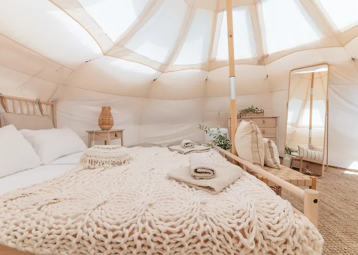 Villa One Mit Pool, Gaestehaus & Glamping