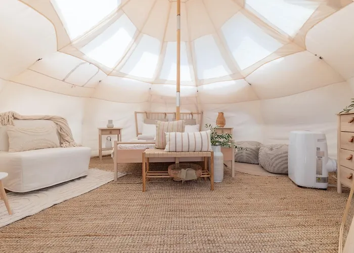 One Mit Pool, Gaestehaus & Glamping